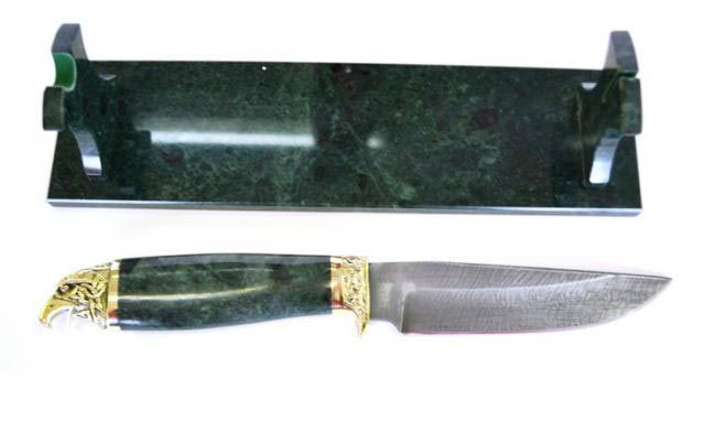 Подарочный нож из дамасской стали и мрамора ручной работы «Сокол». Подставка из мрамора_dopphoto