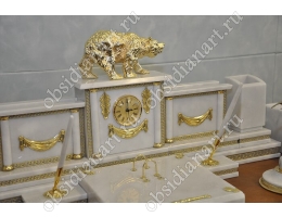 Настольный набор из белого мрамора «Кремлевский» с фигуркой медведя