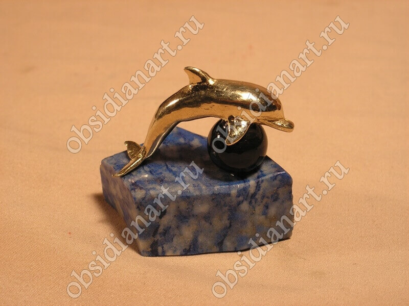 Скульптура «Дельфин» из бронзы и обсидиана